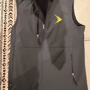 Storm Creek Men’s Gray Vest with Yellow Logo Sz small 
T1